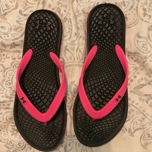 Under Armour size 8 flip flops